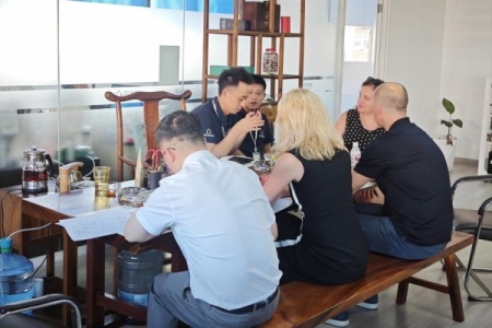 國(guó)外客戶蒞臨我司考察，深化外貿(mào)交流與合作